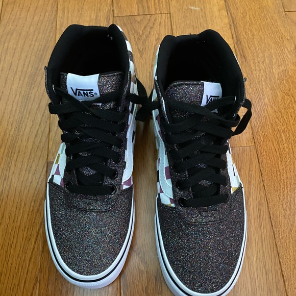 Vans - Picture 4 of 5